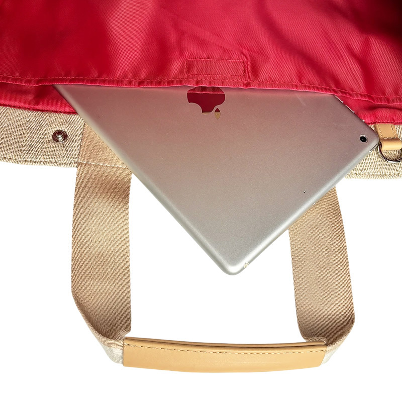 Capacity of the side pocket inside the tote bag Capacity of the side pocket inside the tote bag