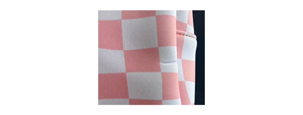 The picture shows that chloroprene rubber fabric is prone to indentation after being folded The picture shows that chloroprene rubber fabric is prone to indentation after being folded